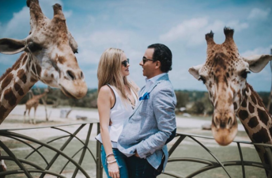 La inolvidable boda de Adal Ramones entre jirafas en Africam Safari