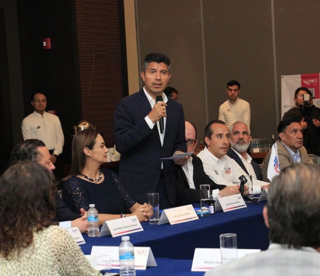 Lalo Rivera se compromete a impulsar el sector turístico