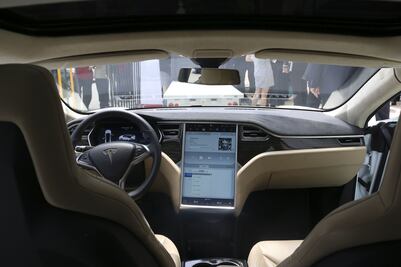 Autos híbridos y eléctricos aceleran el crecimiento de sus ventas