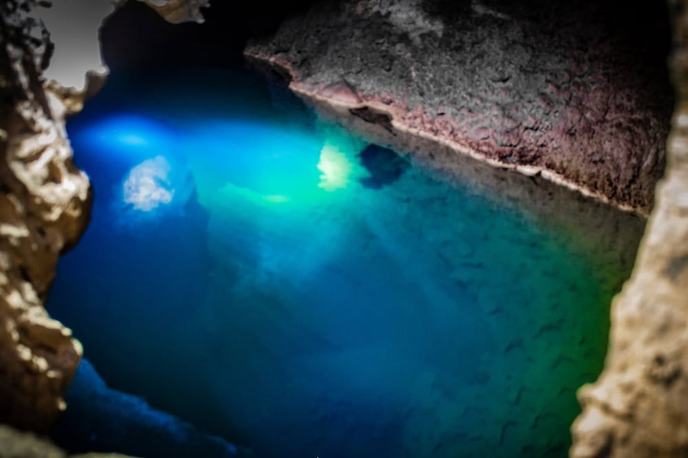 El cenote ofrece una experiencia de aventura y contacto con la naturaleza en Puebla | Foto: FB Descubre Xochitlán
