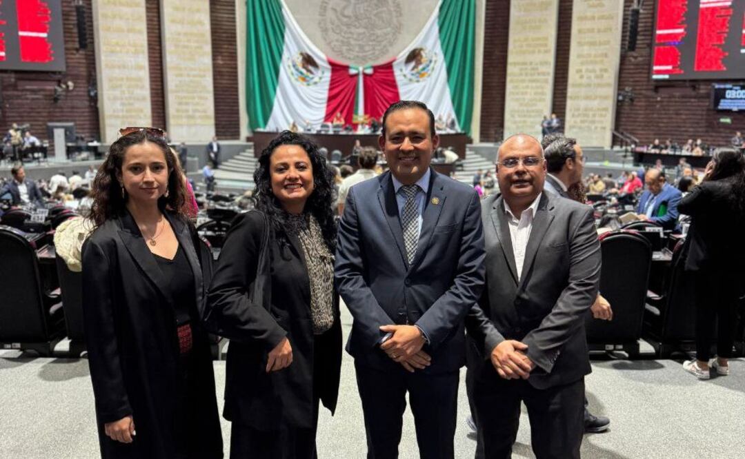 Lalo Castillo recibió a integrantes de la Universidad de Oriente de Puebla en la Cámara de Diputados / Foto: Especial