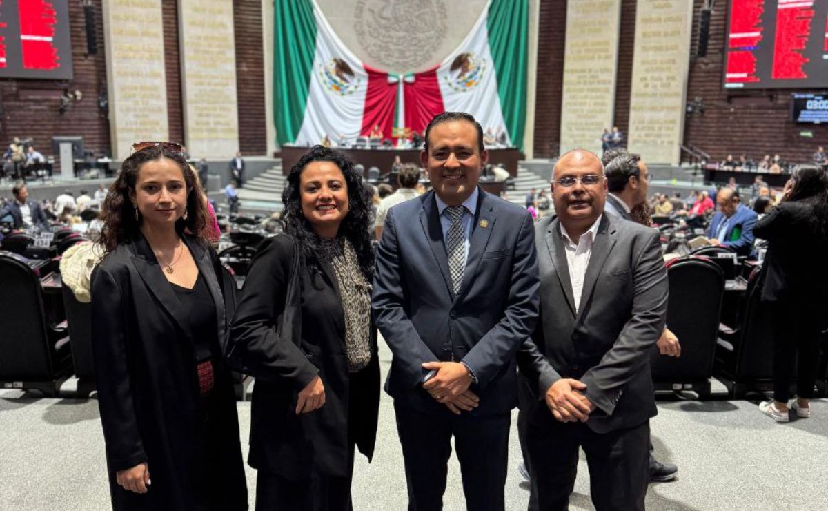 Lalo Castillo recibió a integrantes de la Universidad de Oriente de Puebla en la Cámara de Diputados / Foto: Especial