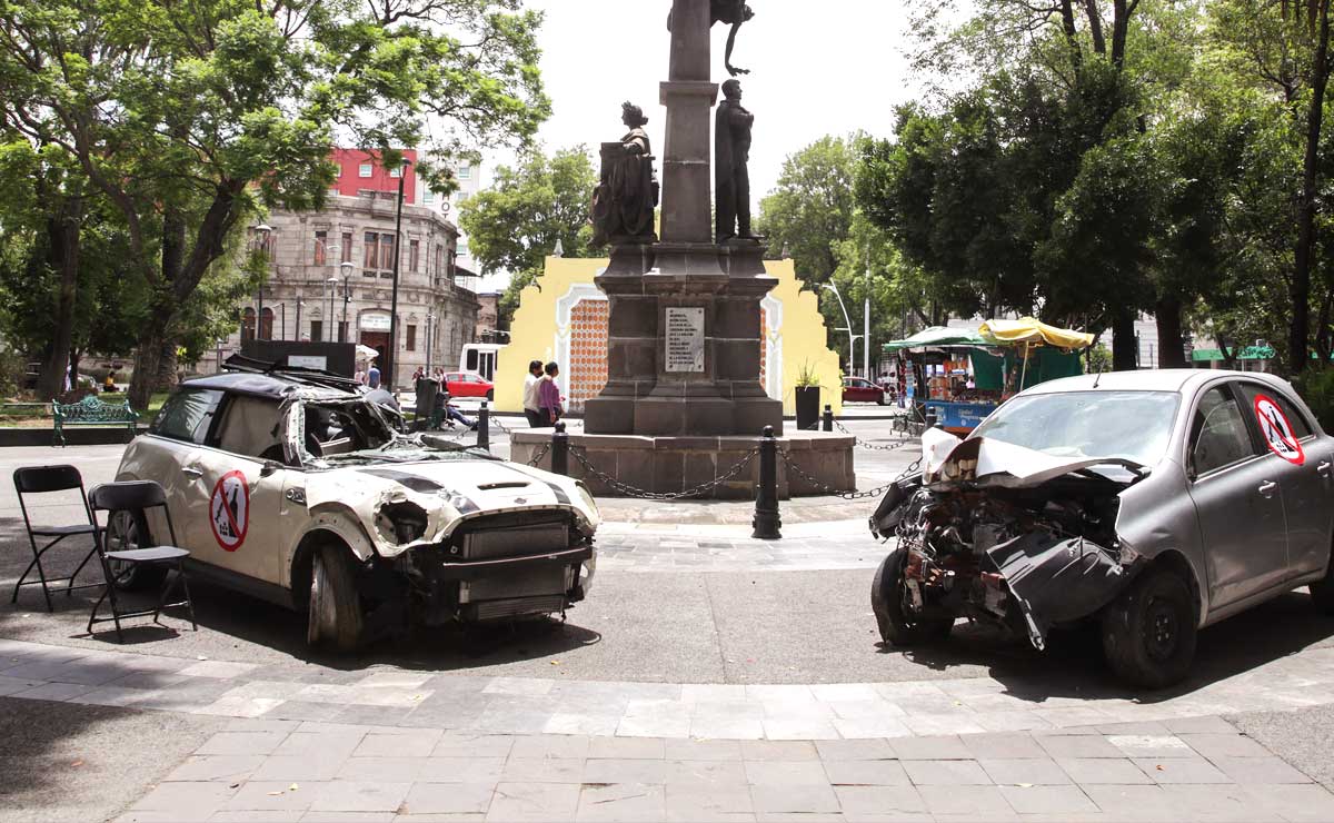 VEHÍCULOS CHOCADOS EN PASEO BRAVO
