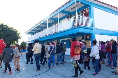 Padres acusan que pago de cuotas escolares es inevitable