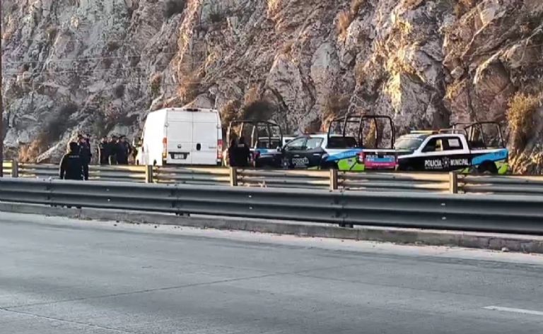 En la madrugada del 5 de abril de este año se confirmó el descubrimiento de restos humanos dentro de un automóvil negro en el Periférico Ecológico. 

Foto: Producción El Universal Puebla