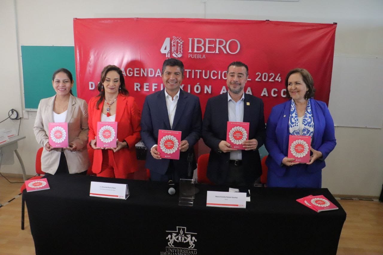 Lalo Rivera asistió al foro organizado por la Ibero Puebla | Fotos Especiales