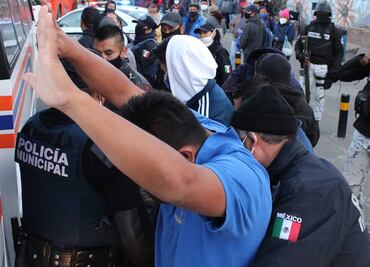 Sujetos armados golpean y asaltan a pasajeros de combi en Texmelucan