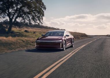 Tesla y Ferrari tiemblan ante Lucid Motors, quien ya los supera con sus modelos