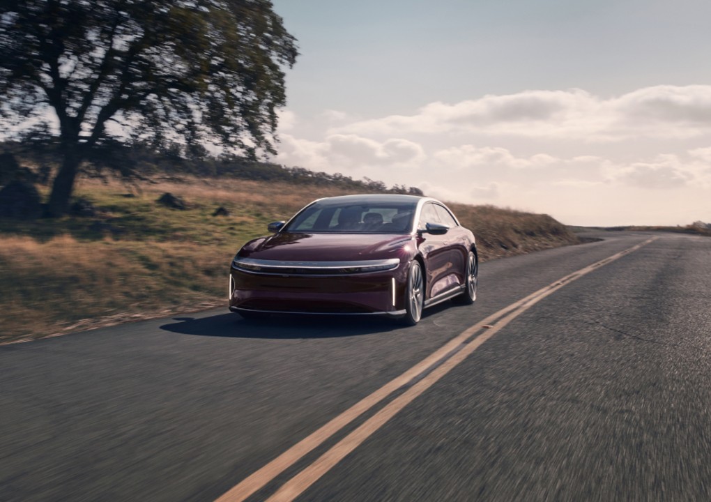 Tesla y Ferrari tiemblan ante Lucid Motors, quien ya los supera con sus modelos