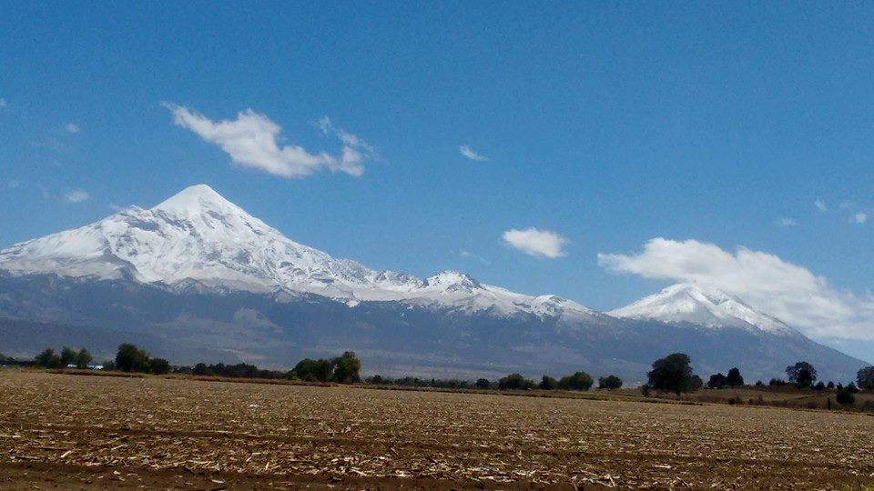 En esta temporada verás el Pico de Orizaba cubierto de nieve | Portada Canvas / Fotos Facebook Ven y Conoce Tlachichuca
