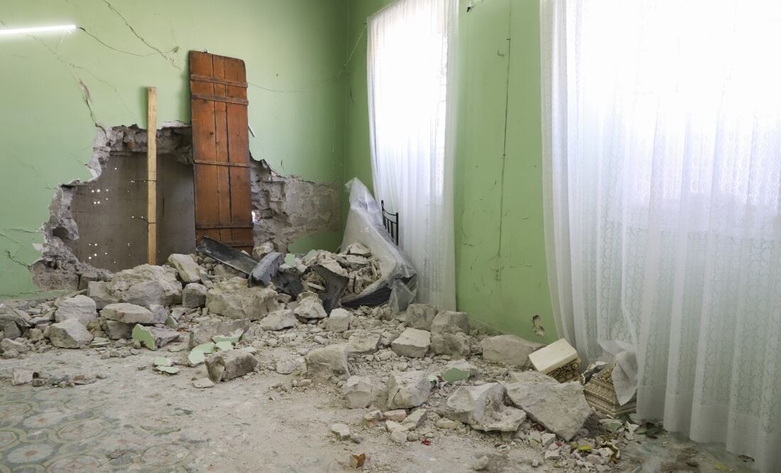 Un accidente de tránsito en el centro de Puebla dejó como saldo dos heridos y una vivienda afectada | FOTO: Agencia Es Imagen para El Universal Puebla