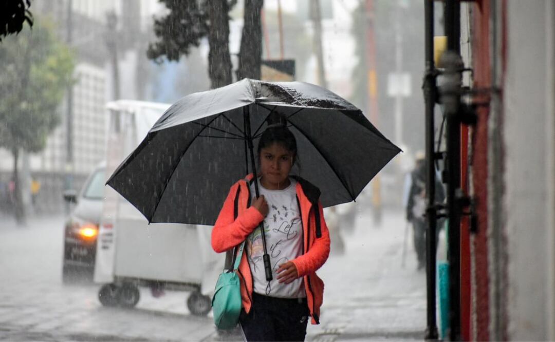 En el estado de Puebla se reportaron fuertes lluvias, las cuales afectaron 30 viviendas en Chila de la Sal | Foto: Agencia Es Imagen para El Universal Puebla