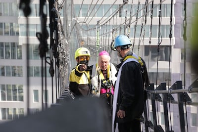 Hasta Onésimo Cepeda se trepó al puente de cristal Sky Bridge Popocatépetl