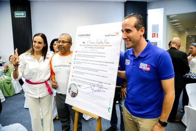 Mario Riestra firma compromisos con asociaciones civiles de Puebla