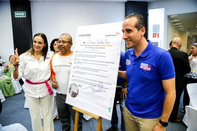 Mario Riestra firma compromisos con asociaciones civiles de Puebla