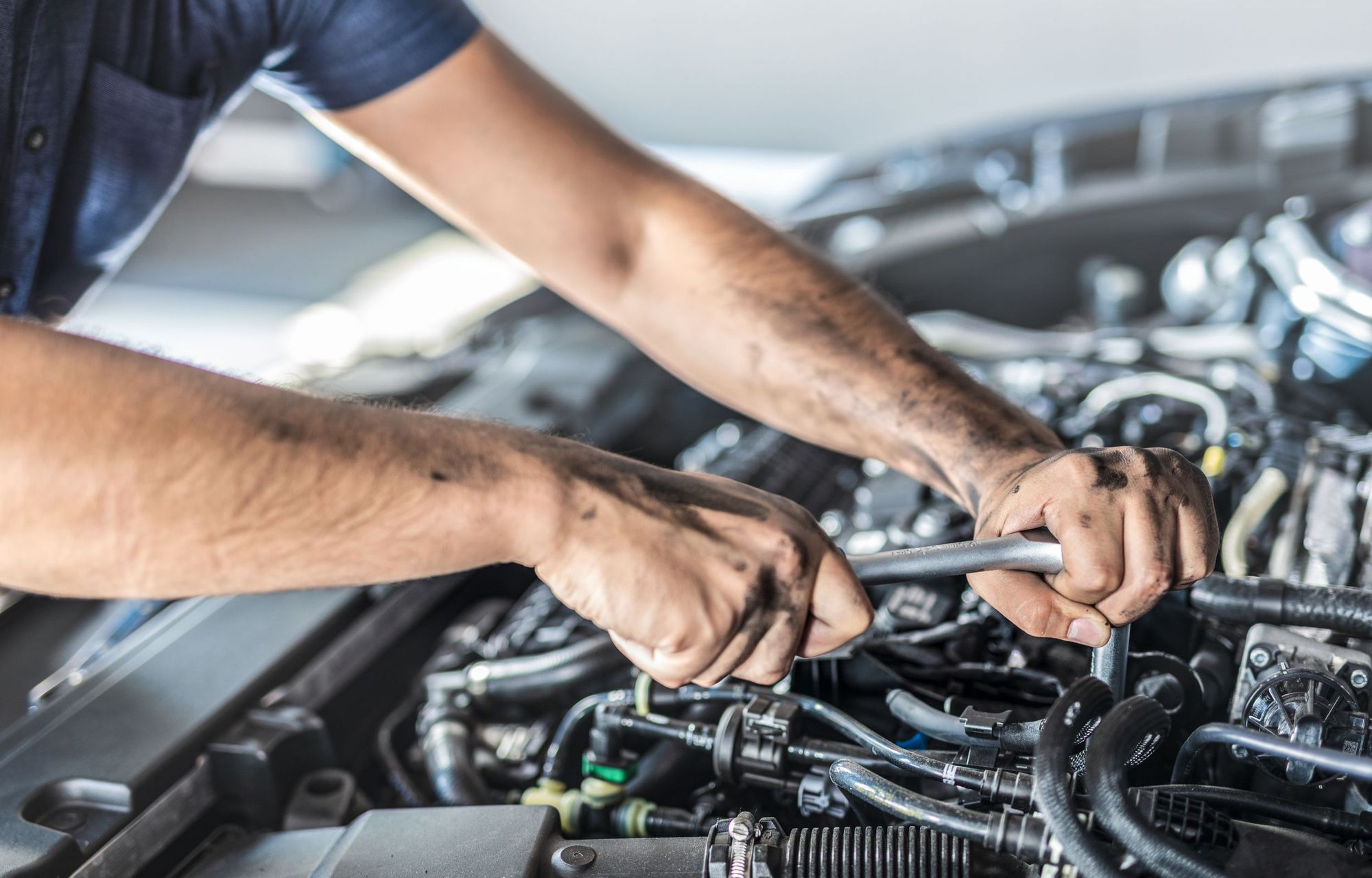 ¿Cuánto cuesta reparar un motor inundado?