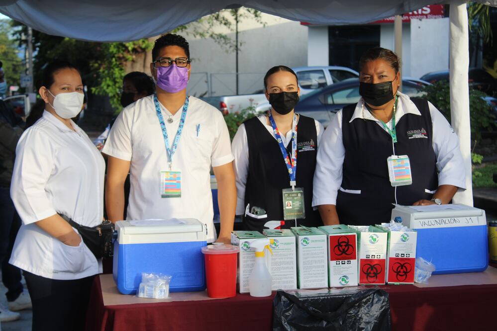 La Secretaría enfatiza la importancia de recibir la vacuna para prevenir complicaciones en caso de contagio por SARS-CoV-2.
Foto: Producción El Universal Puebla