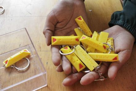 Jóvenes poblanos crean llaveros de la ciclovía en impresión 3D