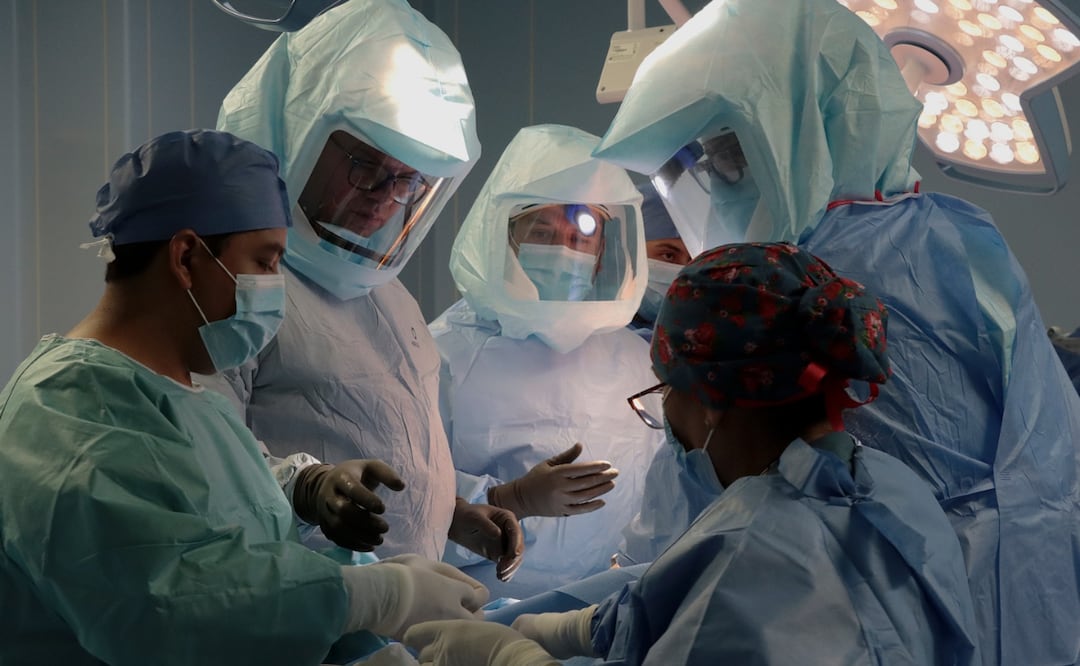 ISSSTEP realiza primera cirugía de rodilla asistida con inteligencia artificial en Puebla | Foto: Gobierno de Puebla.