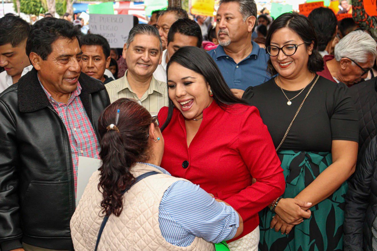 En Santiago Momoxpan, reconocen a Tonantzin Fernández como la edil electa de San Pedro Cholula