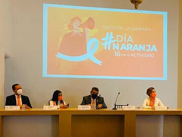 Llaman diputadas a romper techos de cristal en la política