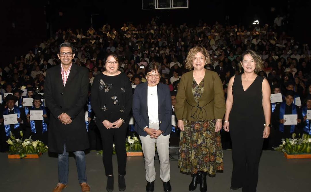 La ceremonia se realizó en el teatro del Complejo Cultural Universitario | Foto: Buap