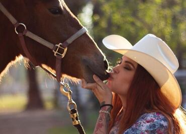 Fallece Elena Larrea, la modelo de OnlyFans que rescataba caballos en Cuacolandia