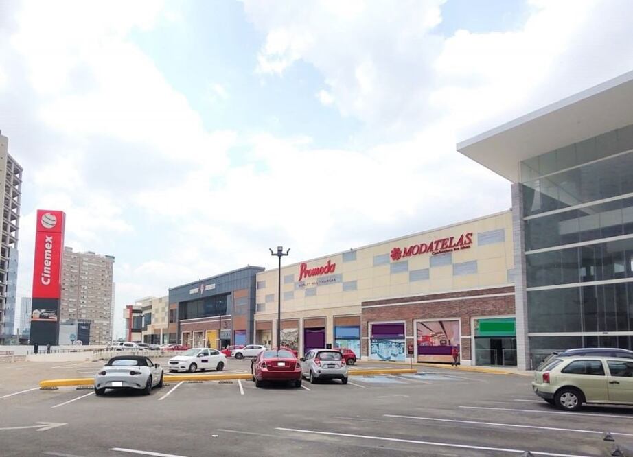 Plaza Las Torres es un centro comercial bastante desolado | Foto: Google / Daniel Barrios