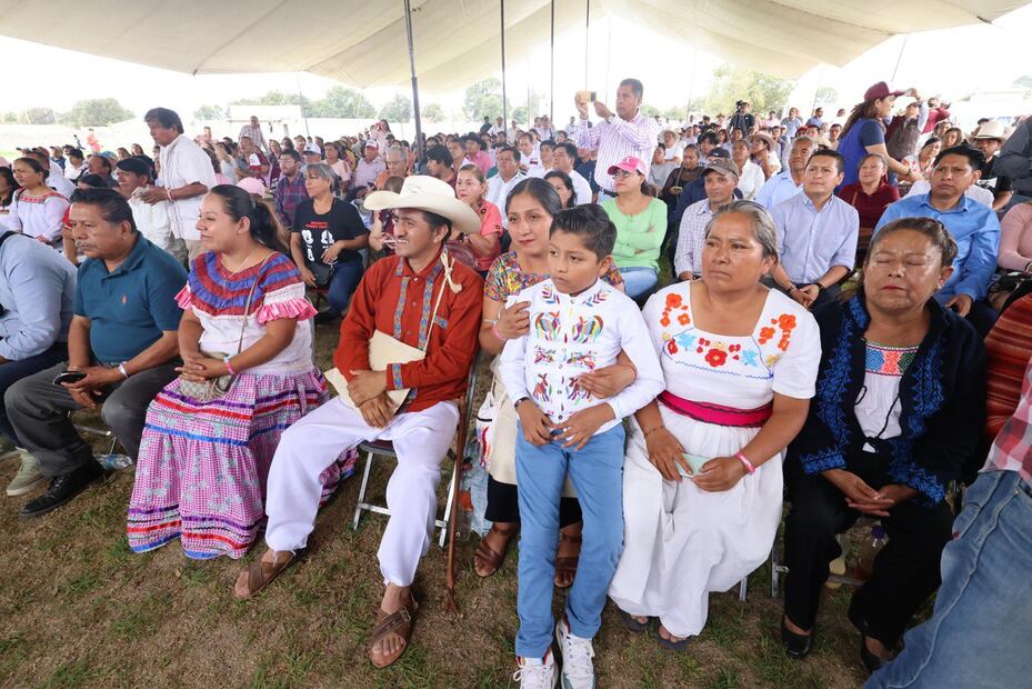 Alejandro Armenta se reunió con pobladores de San Miguel Canoa y La Resurrección | Foto: Especial
