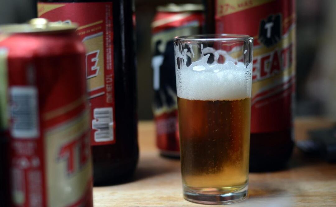 Presuntos estafadores en Atlixco venden a bordo de su automóvil cerveza a bajo costo que en realidad es agua con jabón. | Foto: Agencia Es Imagen para El Universal Puebla