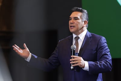 Alejandro Moreno reconoce perfil de Lalo Rivera, pero plantea candidatura del PRI