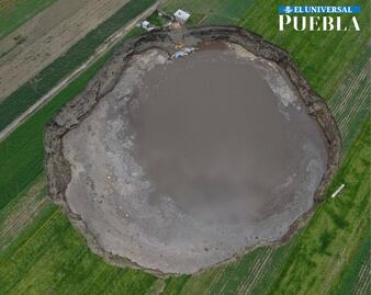 Socavón en Puebla se traga la casa