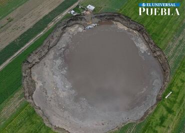 Socavón en Puebla se traga la casa