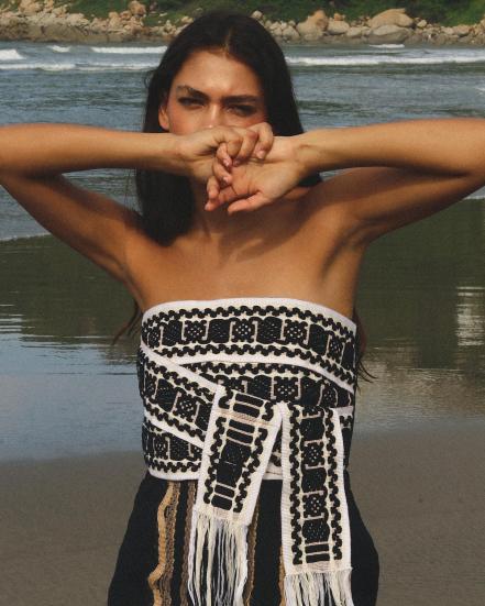 Denise Kuri, enorgullece a Puebla con moda que empodera a artesanas indígenas