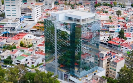 Torre Albertina. Qué hay en el nuevo edificio de espejos en el centro de Puebla