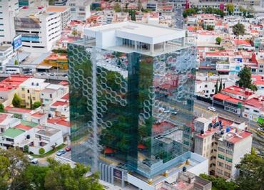 Torre Albertina. Qué hay en el nuevo edificio de espejos en el centro de Puebla