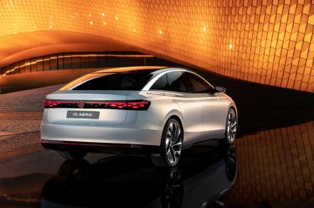 Volkswagen presenta el prototipo de ID Aero, su primer sedán eléctrico
