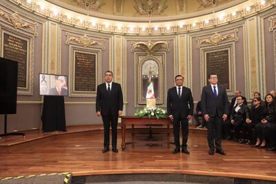 Realizan homenaje póstumo a Carlos Navarro en el Congreso de Puebla