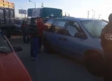 Abandonan a bebé en una camioneta estacionada en la Central de Abasto