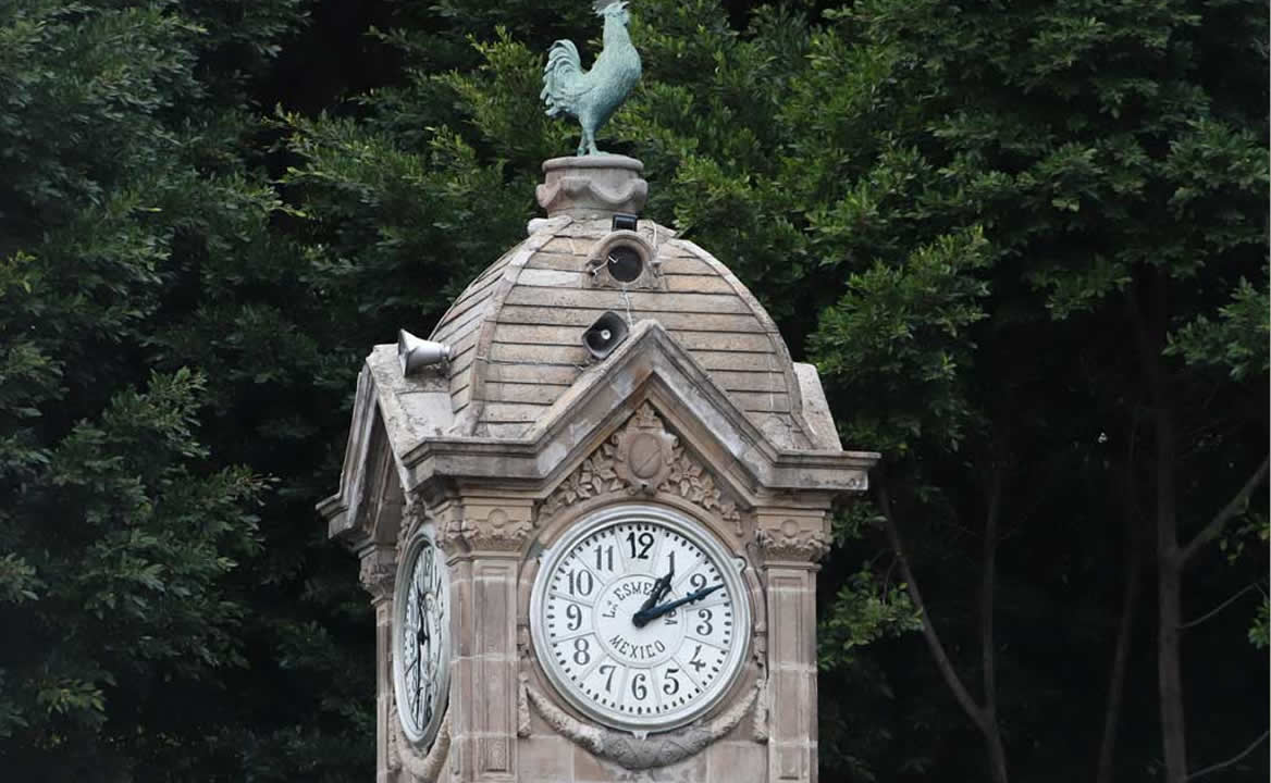 Cuál es la historia del Gallito, el legendario reloj de Paseo Bravo
