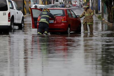 Piden a conductores tomar precauciones para evitar accidentes por lluvias