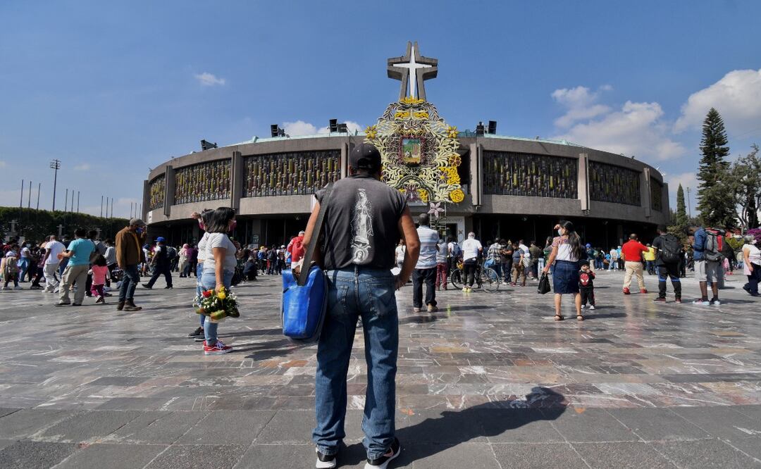 La situación social de pobreza y violencia provoca que muchas personas aumenten su fe en la Virgen | FOTO: Agencia Es Imagen para El Universal Puebla