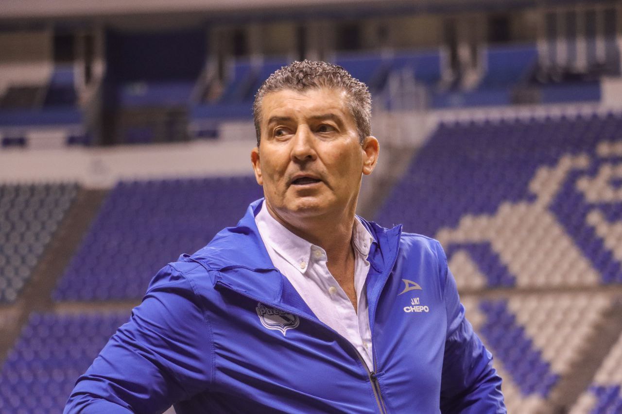 Parece que el equipo dirigido por José Manuel ‘Chepo’ de la Torre aún no logra conformar la plantilla de acuerdo a sus expectativas para continuar compitiendo en el certamen.

Foto: Producción El Universal Puebla 