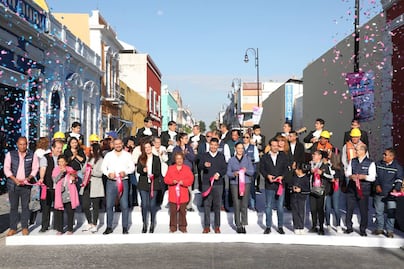 Eduardo Rivera entrega calles rehabilitadas de la zona norte del Centro Histórico de Puebla