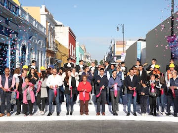 Eduardo Rivera entrega calles rehabilitadas de la zona norte del Centro Histórico de Puebla