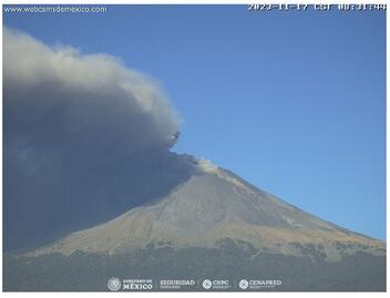 VIDEO. Volcán Popocatépetl emite intensa fumarola, prevén caída de ceniza en 5 regiones del estado