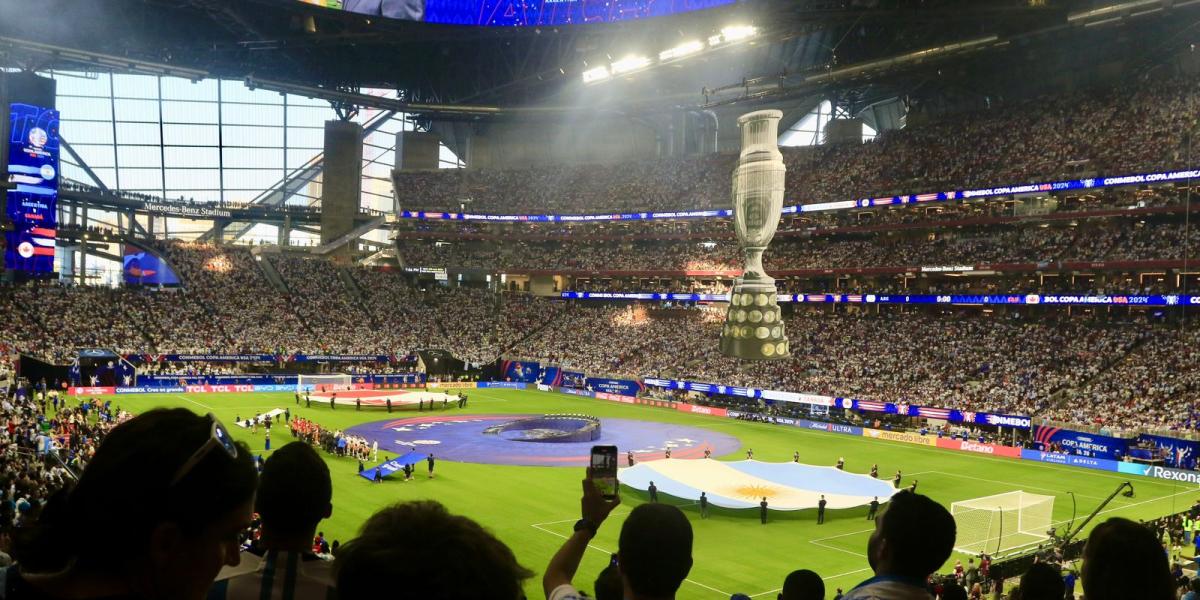 El partido inaugural se celebró con la victoria de la Selección Argentina sobre Canadá en el Mercedes-Benz Stadium.

Foto: Producción El Universal Puebla