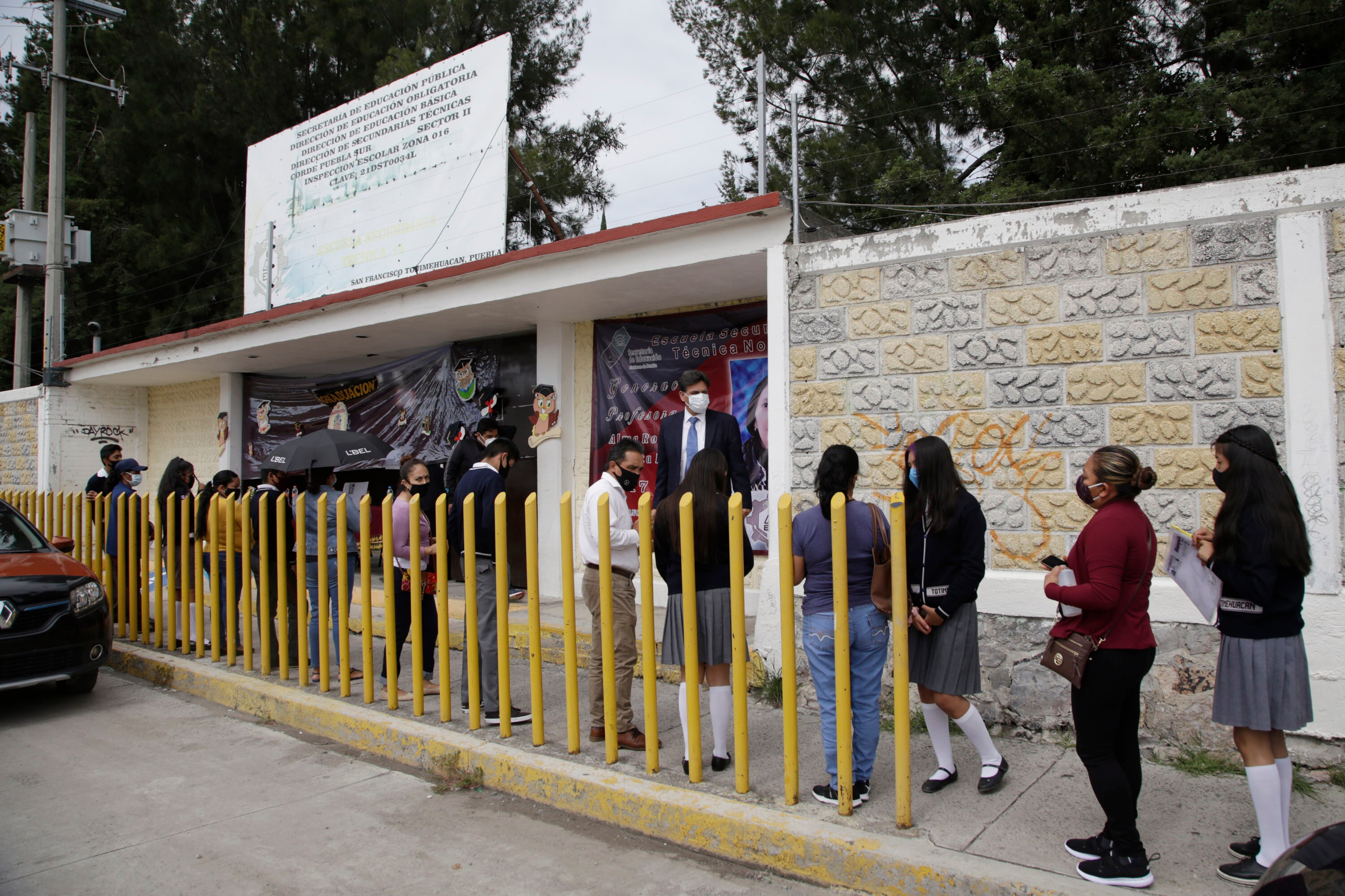 Respaldan padres de familia el regreso voluntario de alumnos a las aulas