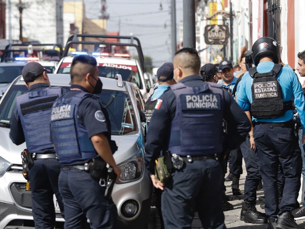 Barbosa sugiere a Lalo Rivera un cambio total en la Policía Municipal