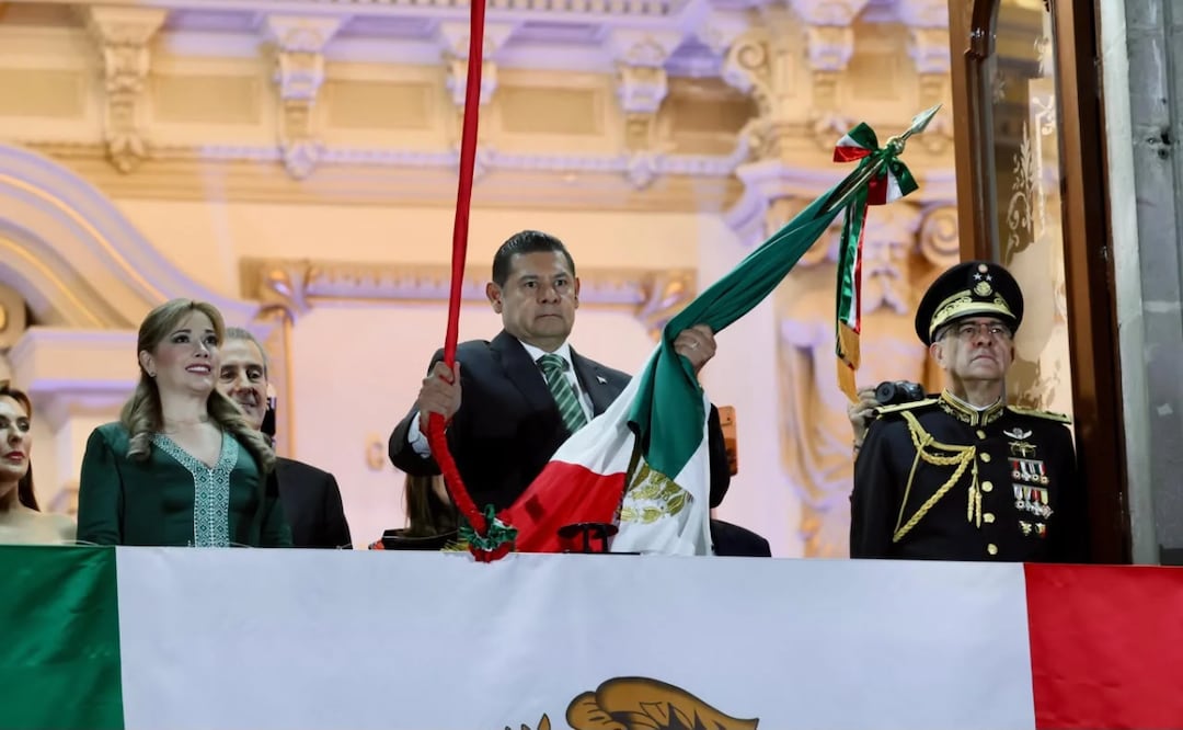 Armenta honra a las madres buscadoras en su segundo Grito de Independencia | Foto: Gobierno de Puebla.